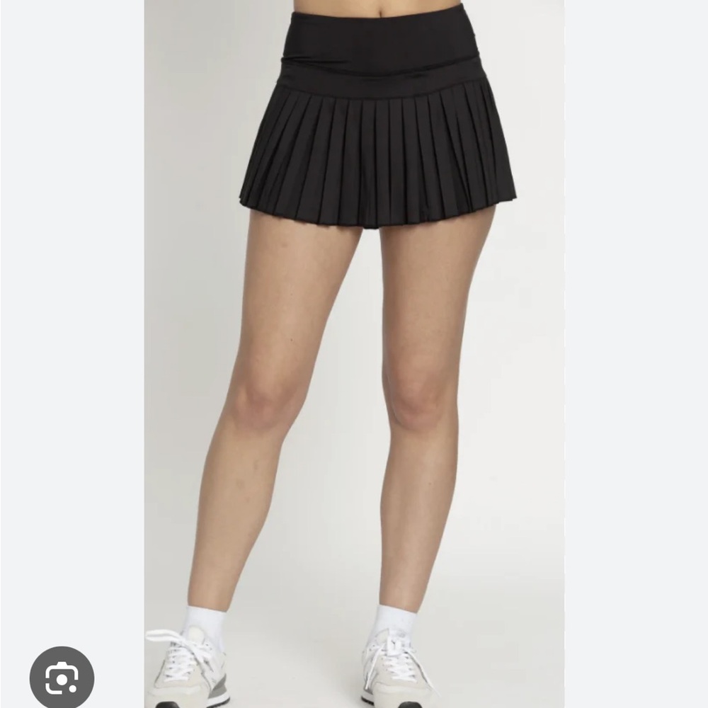 Small S Gold Hinge Black Pleated Mini Skirt